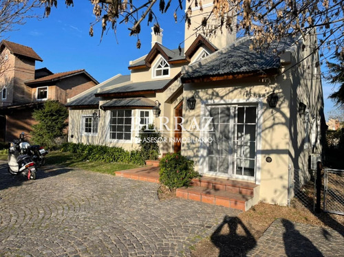 Todas las casa y lotes en La Delfina, (frente Hospital Austral )