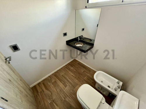 Venta | Casa 2 Dormitorios + Comodin. Fisherton, Rosario.