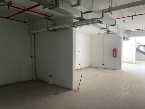 Arriendo Local Comercial De 154m2 En Subt., Metro Santa Ana