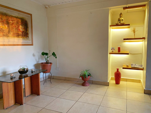 Espaciosa Casa En Venta De 4 Dormitorios