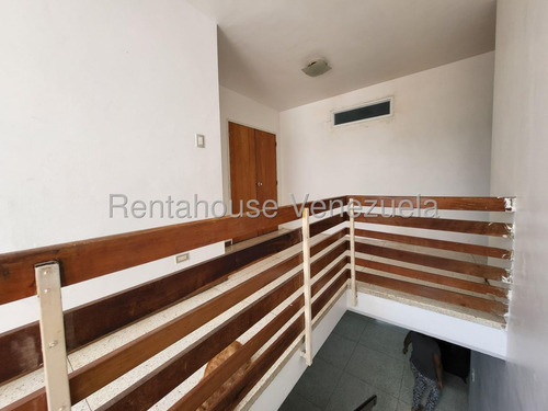 Ms: 25-23085 Vendemos Amplia Casa En La California Sur. A=176m2, 7h, 3b, 3p.