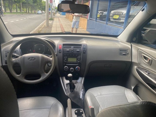 Imagem 7 de 8 de Tucson 2.0 Mpfi Gl 16v 142cv 2wd Gasolina 4p Manual