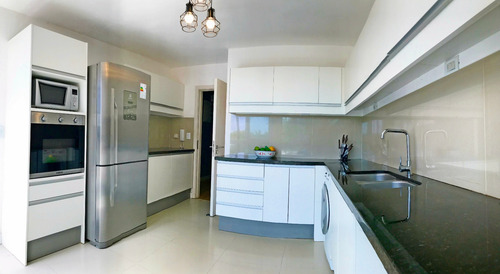 Venta De Apartamento De 4 Dormitorios En Haras Del Lago