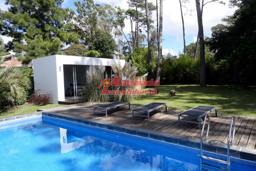 Moderna Casa San Rafael- Ref: 5451