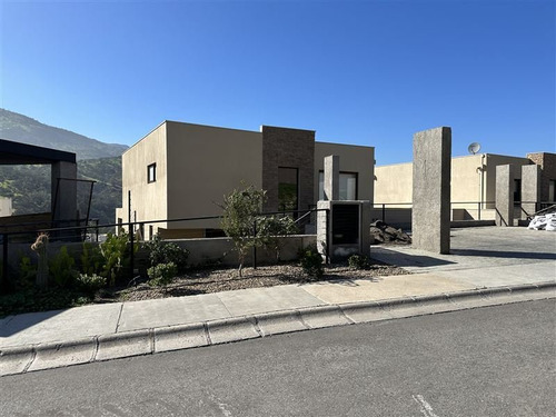 Casa En Venta 4 Dormitorios Como Nueva En Lo Barnechea