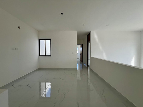Casa En Venta En Morera, Cholul, De 4 Habitaciones Con Alberca