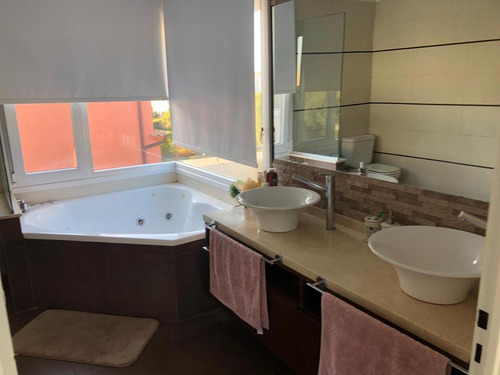 Excelente Casa Moderna En El Barrio Los Alisos