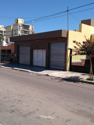 Casa En Venta - 4 Dormitorios 3 Baños - Local - 257mts2 - San Luis