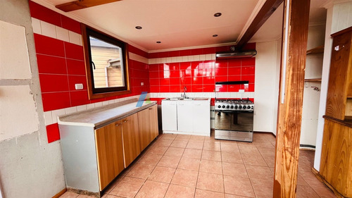 Casa En Venta De 4 Dorm. Con Vista Al Volcan En Frutillar