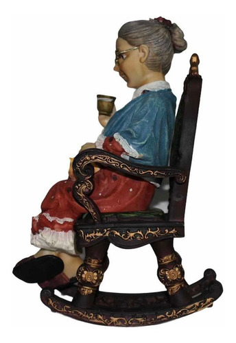 Abuelita En Mecedora. 30cm Resina