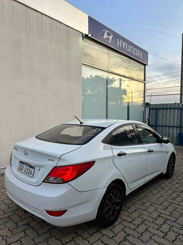 Imagen 9 de 11 de Hyundai Accent