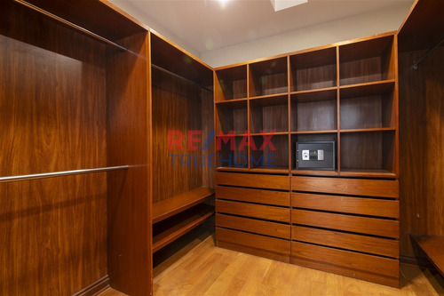 Casa En Venta De 6 Dorm. En Las Condes