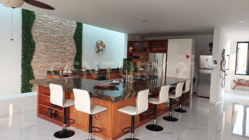 Casa En Venta, Col. Celanese, Coatzacoalcos Ver.