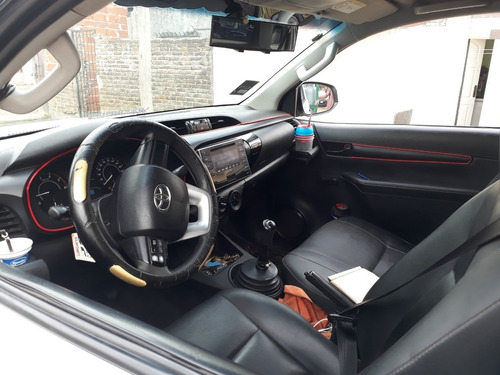 Toyota Hilux 2.4 Cs Dx 150cv 4x2 (con Fondo De Comercio)