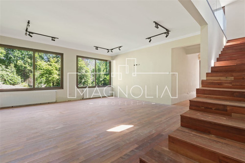 Casa En Venta De 5 Dorm. En Vitacura