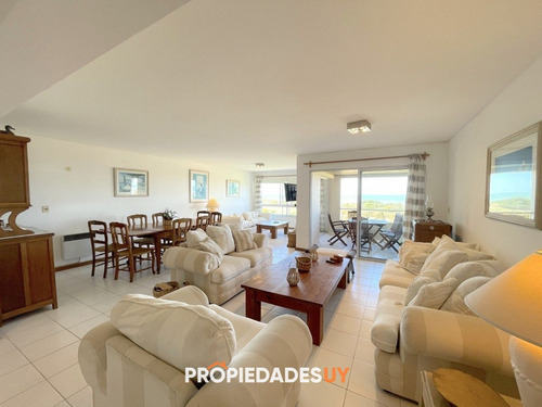 Excelente Precio, Dpto. En Primera Linea De Playa Brava - 3 Dorm. + Dependencia