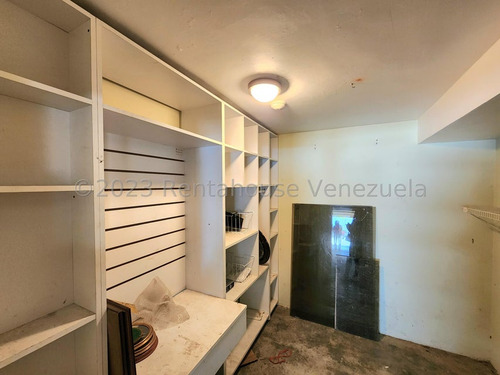 Apartamento Penthouse Dúplex Remodelado 295 M² 4h, 7b, 3p, Residencia Geminis En Calle Cerrada En Venta En Los Samanes Avenida 3 Caracas