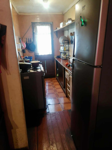 Casa Grande De Dos Pisos Sólida Una Excelente Oportunidad