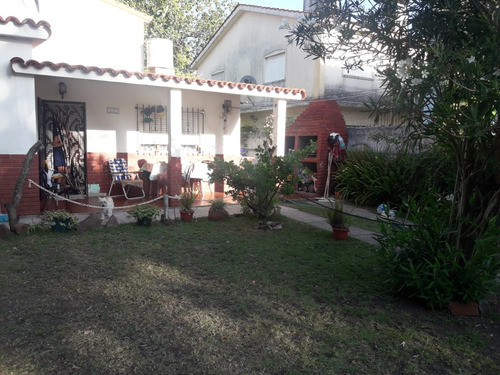 Casa Sola En El Lote! Amplias Comodidades!