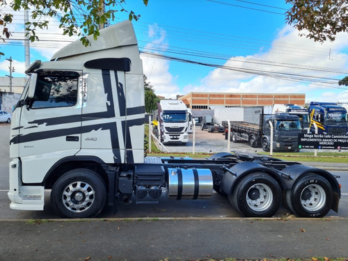 Imagem 6 de 16 de Volvo Fh 440 Trucado 6x2 2010 Automatico Susp Molas C/ar