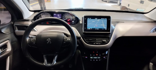 Imagen 9 de 15 de Peugeot 208 Feline
