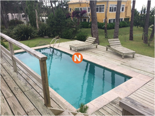 Casa En Venta Y Alquiler, Laguna Blanca, La Barra, 5 Dormitorios.- Ref: 209235