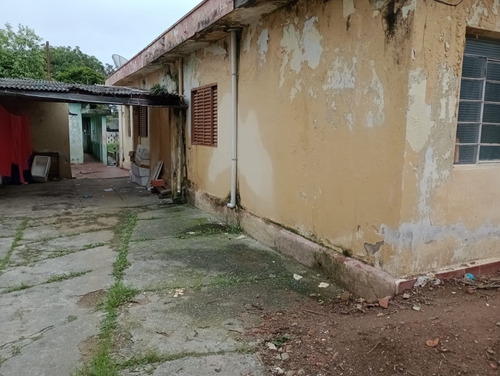 Terreno Grande Com 2 Casas E Uma Edícula!!