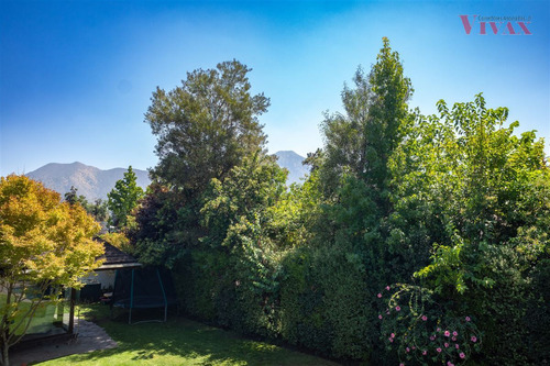 Casa En Venta De 5 Dorm. En Vitacura