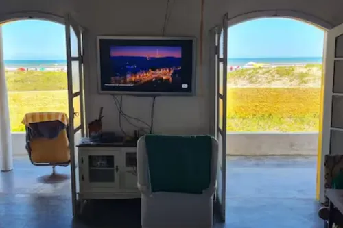 Casa Na Praia Da Juréia, Pé Na Areia, Com Piscina, Frente Ao Mar. Sítio À Beira-mar!