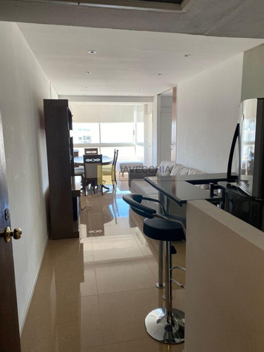 Apartamento En Alquiler De 2 Dormitorios En La Peninsula A 300 Metros Del Mar