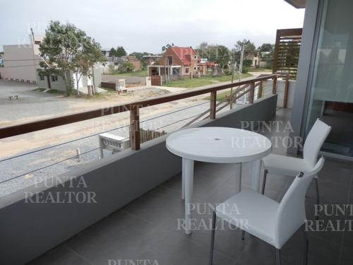 Apartamnento En Alquiler En Manantiales- Ref: 301