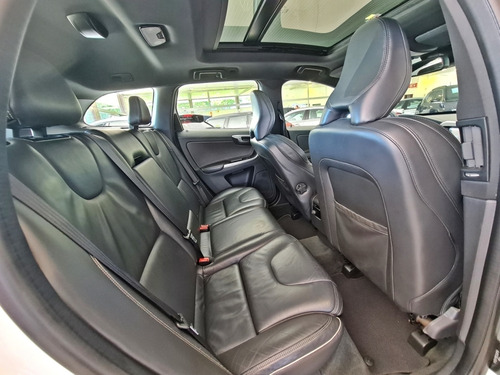 Volvo XC60 2.0 T5 R DESIGN TURBO GASOLINA 4P AUTOMÁTICO
