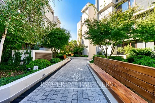 Departamento En Venta Con Jardín Y Amplio Subterrá...