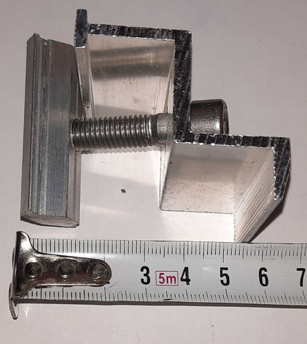 Imagen 2 de 2 de Medio Omega Con Tornillo Y Tuerca. Soporte Para Panel Solar