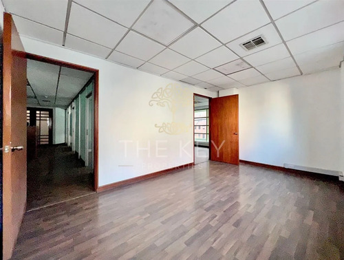 Oficina En Arriendo En Calle Encomenderos, Barrio El Golf