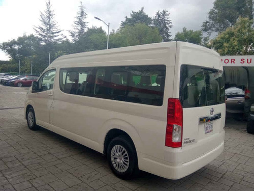 Imagen 3 de 13 de Toyota Hiace 2021 4p L6/3.5 Man 12/pas