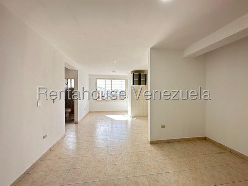 #*25-10446 Comodo Apartamento En La Zona Este De Barquisimeto, Lara. Adelaida Armeya