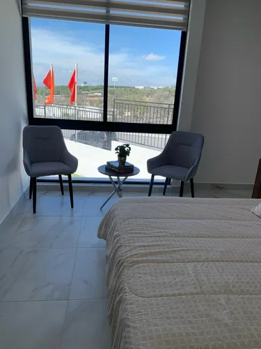 Casa En Venta Entre El Refugio Y Zibata, 3 Recamaras, 2.5 Baños, Alberca, S.24.7