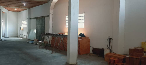 Local En Alquiler El Junquito Km 8 Suroeste,411m², Urb. Cerrada, Np