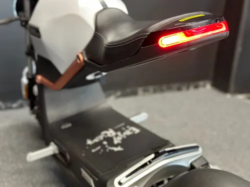 Moto Eléctrica Sunra Miku Max 2025