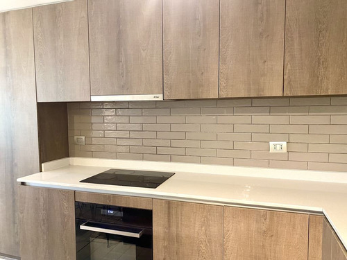 Primer Piso, Balcón Con Altura De Segundo Piso