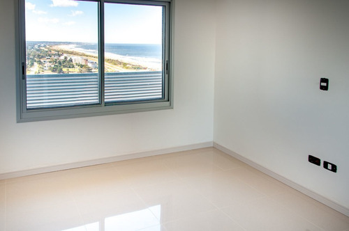 Imagen 18 de 30 de Venta, Apto 3 Dor En Look Brava, Piso Alto, Playa Brava (ref: Lij-5374)