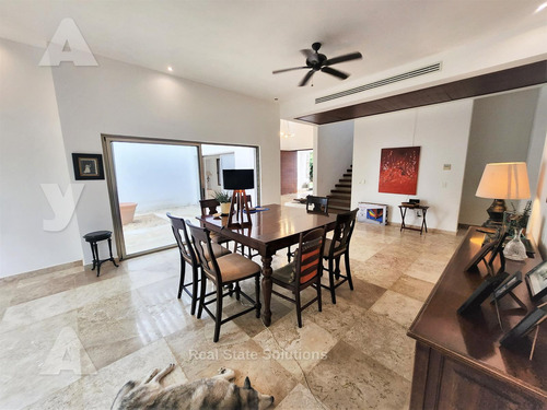 Casa En Venta De 2 Recámaras, Estudio Tv, Piscina, Sm 307, Doctores, Cancún