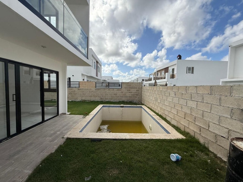 Casa En Alquiler Y Venta En Punta Cana, Residencial Primaveral 2, Con Piscina, 2 Habitaciones, 2niveles