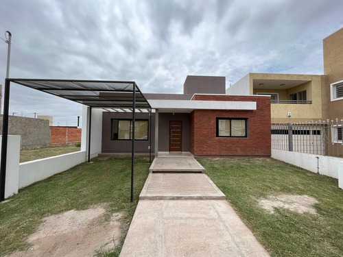 Hermosa Casa A Estrenar 3 Dor. - Quincho - Pileta En Valle Cercano