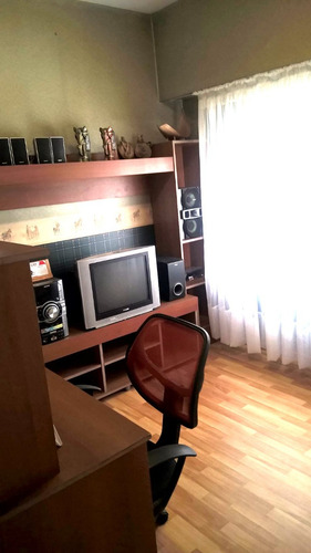 ! Vendo Depto. Amplio Con Dependencia Y Cochera Excelente Oportunidad ¡