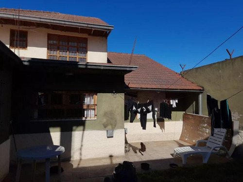 Casa En Venta - 3 Dormitorios 2 Baños - Cochera - 330mts2 - Mar Del Plata