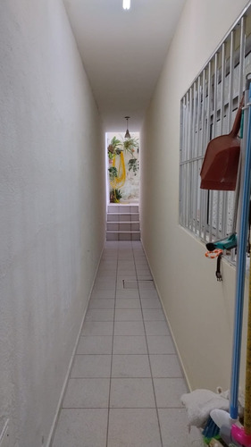 Casa Com 3 Quartos, 2 Banheiros, Salão De Festas Com Churrasqueira, Copa Cozinha, Sala Ampla E Edicula