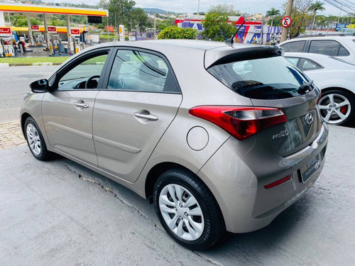Imagem 8 de 15 de Hyundai Hb20 2018 1.6 Comfort Plus Flex 5p
