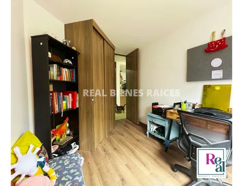 Se Vende Amplio Y Cómodo Apartamento En Unidad Cerrada.